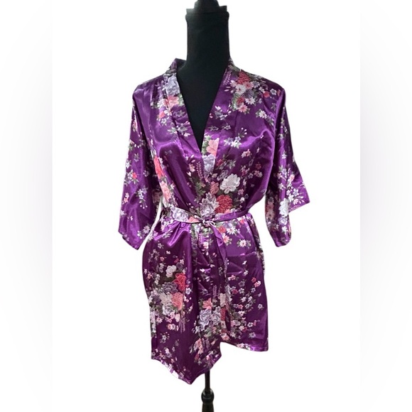 💜ABSOLUTELY GORGEOUS SILKY KIMONO/BATHROBE!! STUNNING FLORAL PRINT! - Picture 16 of 16